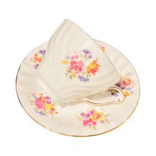 Load image into Gallery viewer, Queen Anne White Swirled Floral