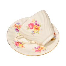 Load image into Gallery viewer, Queen Anne White Swirled Floral