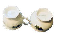 Load image into Gallery viewer, Elizabethan Red Roses