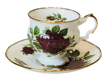 Load image into Gallery viewer, Elizabethan Red Roses