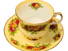 Load image into Gallery viewer, Elizabethan Yellow Roses