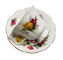 Load image into Gallery viewer, Royal Albert Floral