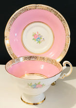 Load image into Gallery viewer, Old Royal Pedestal