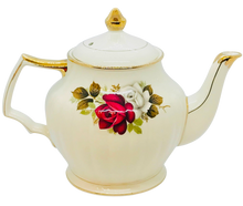 Load image into Gallery viewer, 4 Cup Sadler Roses Teapot