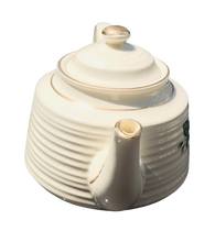 Load image into Gallery viewer, Sadler Beehive