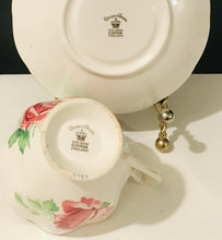 Load image into Gallery viewer, Queen Anne Roses