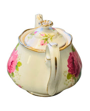 Load image into Gallery viewer, Royal Albert 4 Cup American Beauty Teapot