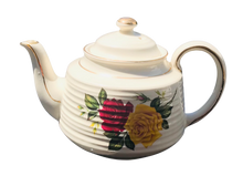 Load image into Gallery viewer, Sadler Beehive