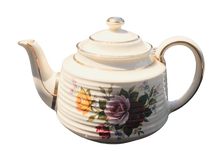 Load image into Gallery viewer, Sadler Beehive No.3640