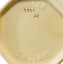 Load image into Gallery viewer, Sadler Basketweave Teapot