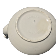 Load image into Gallery viewer, Sadler Beehive