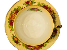 Load image into Gallery viewer, Elizabethan Yellow Roses