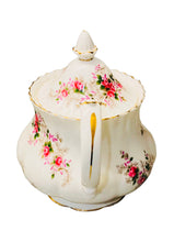 Load image into Gallery viewer, 6 Cup Royal Albert Lavender Rose Teapot