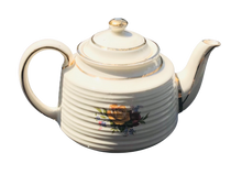 Load image into Gallery viewer, Sadler Beehive No.3640