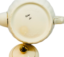 Load image into Gallery viewer, 4 Cup Sadler Roses Teapot