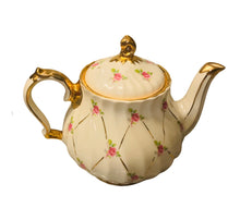 Load image into Gallery viewer, Sadler Rosebud Teapot 2790