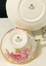 Load image into Gallery viewer, Royal Albert Cabbage Roses