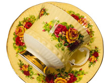 Load image into Gallery viewer, Elizabethan Yellow Roses