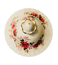 Load image into Gallery viewer, 6 Cup Royal Albert Lavender Rose Teapot