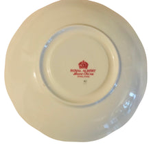 Load image into Gallery viewer, Royal Albert Roses 5.5 Inch