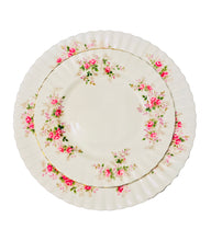 Load image into Gallery viewer, 5 Piece Royal Albert Setting