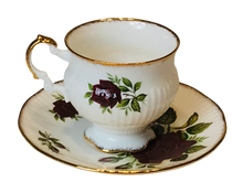 Load image into Gallery viewer, Elizabethan Red Roses