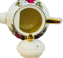 Load image into Gallery viewer, 4 Cup Sadler Roses Teapot