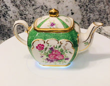 Load and play video in Gallery viewer, Rare Single Serve Sadler Evesham