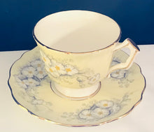 Load image into Gallery viewer, Aynsley Crocus Duo