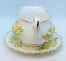Load image into Gallery viewer, Pretty in Pink-Royal Albert Large Tea Rose Gravy Boat and Underplate
