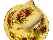 Load image into Gallery viewer, Elizabethan Yellow Roses
