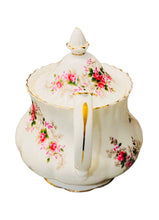 Load image into Gallery viewer, 6 Cup Royal Albert Lavender Rose Teapot
