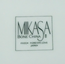 Load image into Gallery viewer, Mikasa Forever Love 10.75 In
